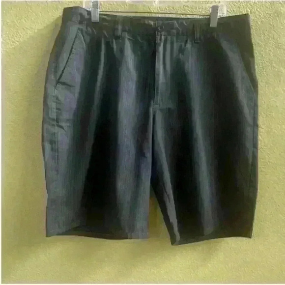 Travis Mathew- Men's Gray Pinstripe Shorts Size
36 EUC! - Picture 1 of 3